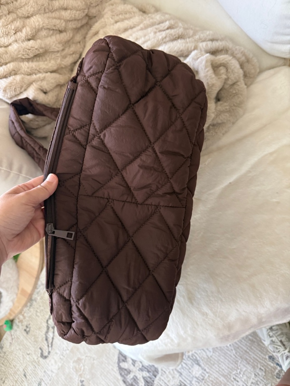 Poppy and Peonies- Quilted Shoulder Bag in Deep Brown - Picture 4 of 5